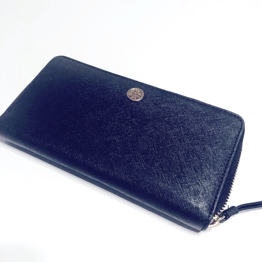 Black Tory Burch wallet- zip